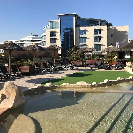 2 Bedroom 1 Bathroom With Communal Pools In Ocean Village Apartment