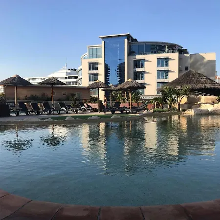 Apartment 2 Bedroom 1 Bathroom With Communal Pools In Ocean Village