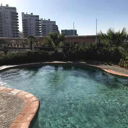 2 Bedroom 1 Bathroom With Communal Pools In Ocean Village Apartment *