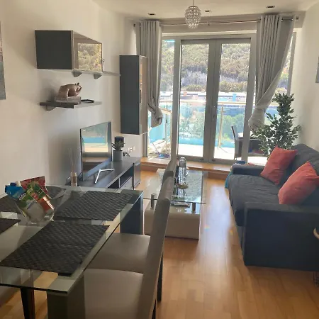 2 Bedroom 1 Bathroom With Communal Pools In Ocean Village *